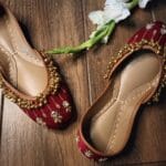 maroon ghungroo khussa