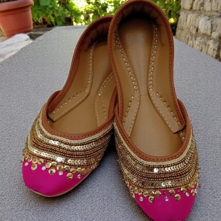 pink khussa for her