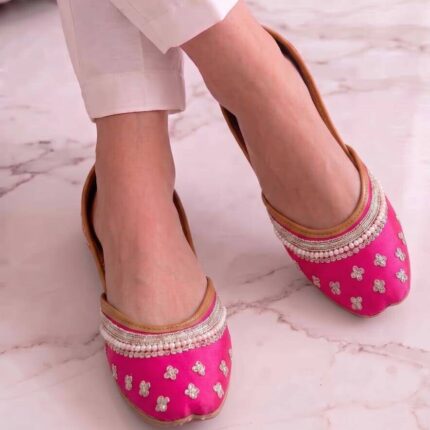 pink khussa for her