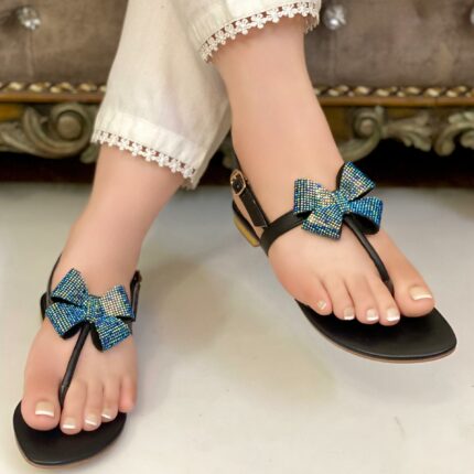 Black sandals with bow