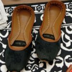 Casual black khussa