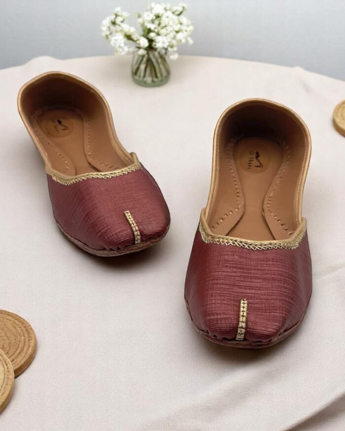 maroon khussa For Her