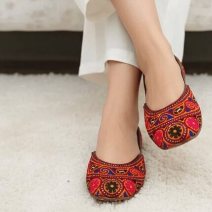 Traditional Khussa For Her