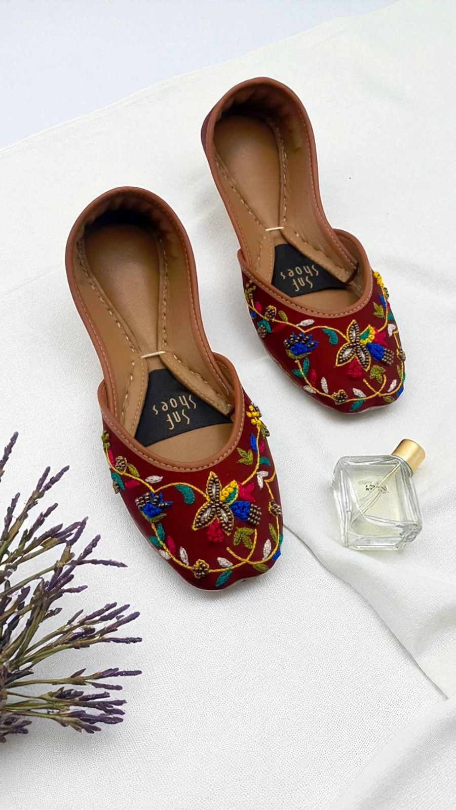 maroon khussa for her maroon khussa for her