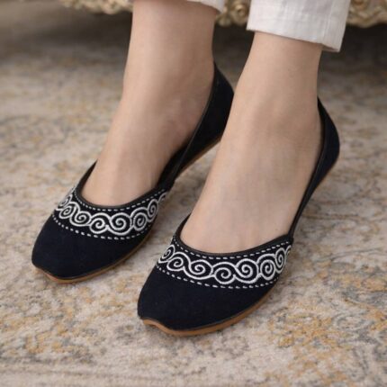 Midnight Swirl Khussa In Black For Her