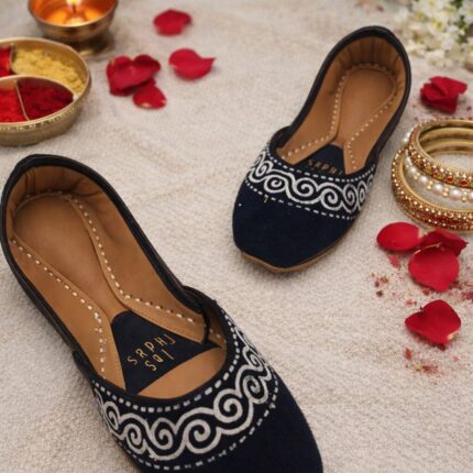 Midnight Swirl Khussa In Black For Her