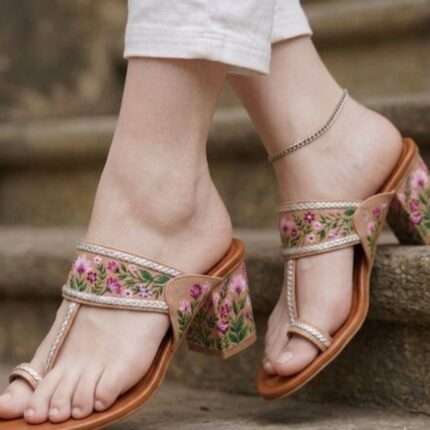 Flower Hand Painted Block Heel Kolhapuri In Nude Pink