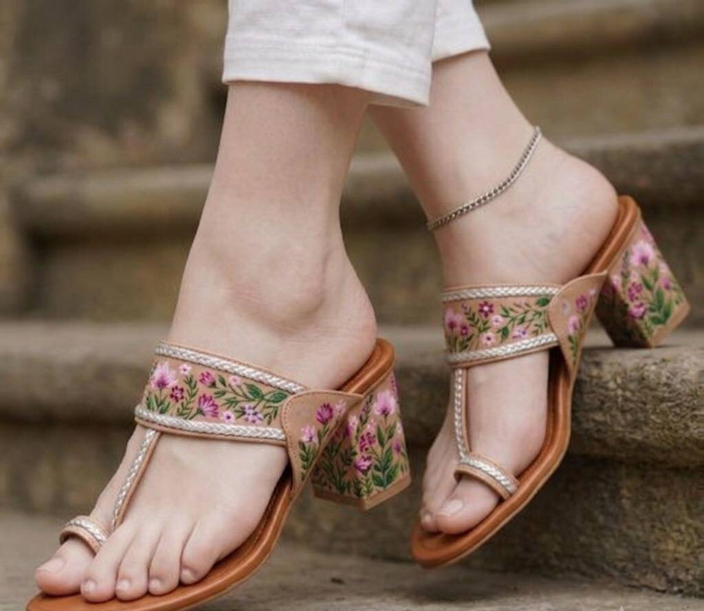 Flower Hand Painted Block Heel Kolhapuri In Nude Pink