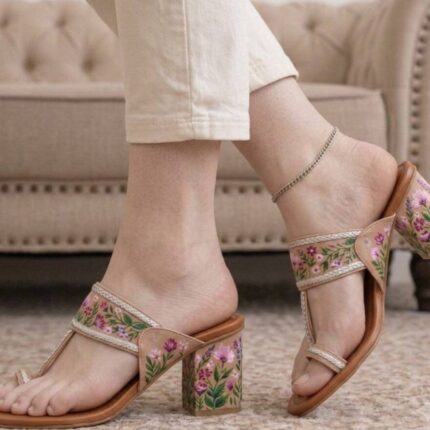 Flower Hand Painted Block Heel Kolhapuri In Nude Pink