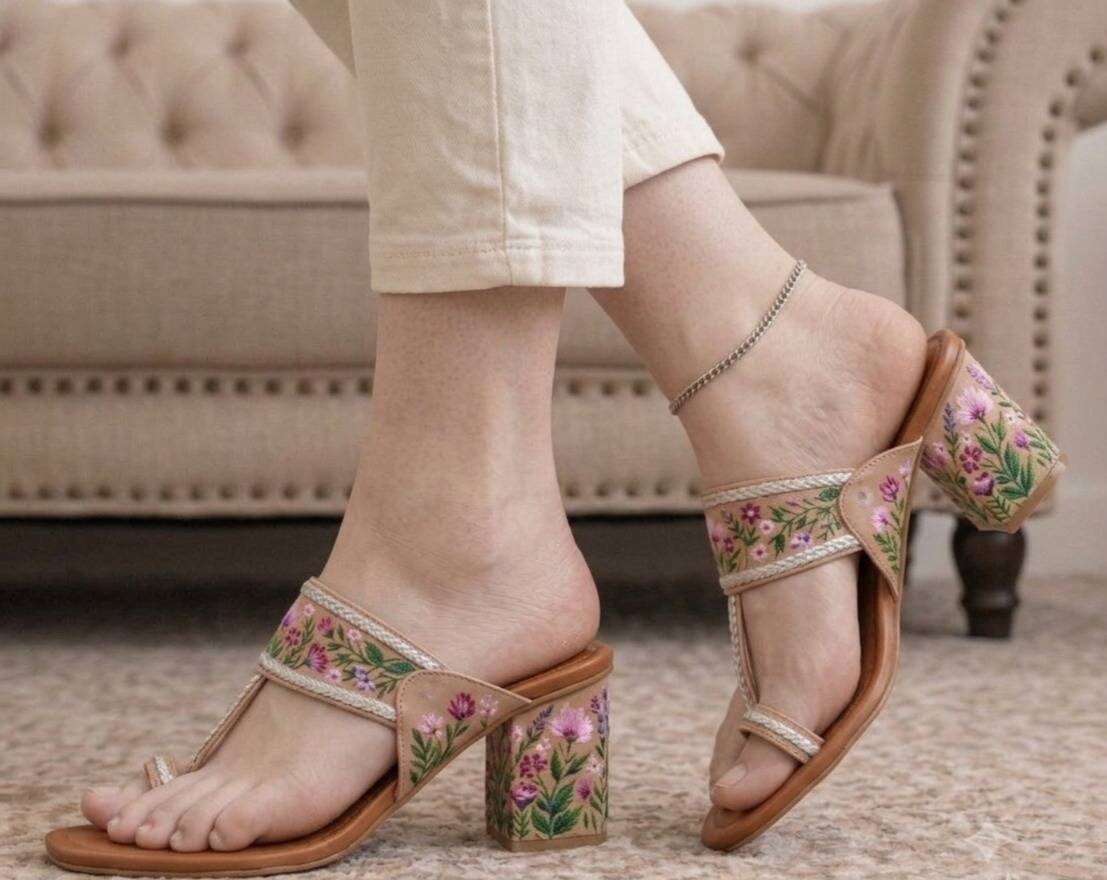 Flower Hand Painted Block Heel Kolhapuri In Nude Pink