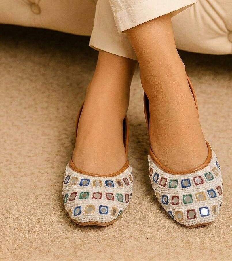 Rangeen White Mirror Khussa For Her
