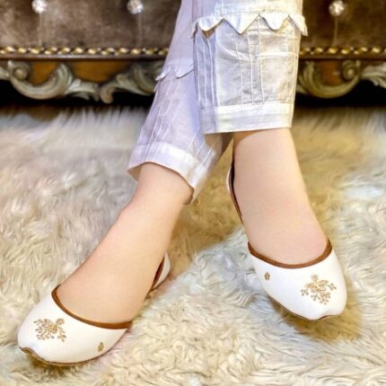 White Jutti With Golden Bunch-2382