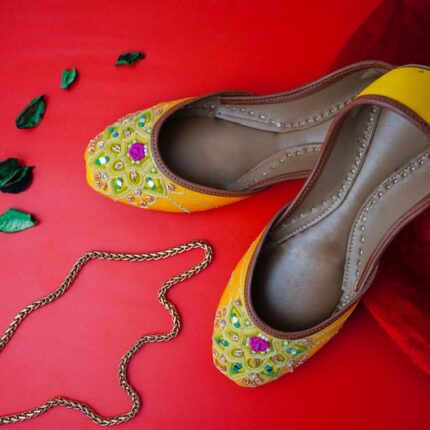 Yellow jutti With Multi embroidery 2543