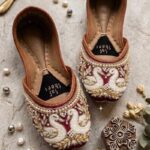 The Royal Swan Maroon Jutti