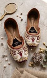 The Royal Swan Maroon Jutti