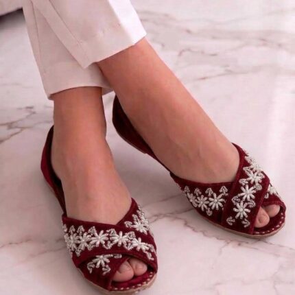 Peep Toes Women Jutti In Maroon