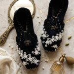 Peep Toes Women Jutti In Black
