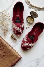 Peep Toes Women Jutti In Maroon