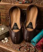 Espresso Minimal Zari Khussa For Women
