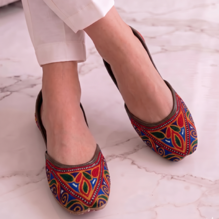 Thread Work Traditional Punjabi Jutti For Women